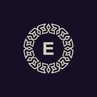 Logo Initialen Brief e. elegant und modern Kreis Emblem. Zier Monogramm Emblem vektor