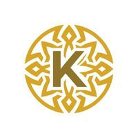elegant Emblem Abzeichen Initiale Brief k ethnisch uralt Muster Kreis Logo vektor