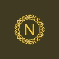 modern Emblem Initiale Brief n Zier Stamm Muster kreisförmig Logo vektor