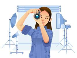 jung ziemlich Mädchen Fotograf nehmen ein Bild mit Digital Kamera im professionell Studio mit viele Ausrüstung Vektor Illustration