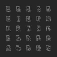 Smartphone Reparatur Kreide weiße Symbole auf dunklem Hintergrund eingestellt vektor