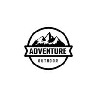 Berg Logo, Abenteuer Logo. Vektor Illustration zum T-Shirt und andere