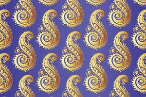 golden Paisley Muster auf ein lila Hintergrund mit kompliziert Detail vektor