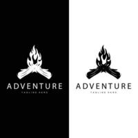 Lagerfeuer Logo, Verbrennung Lagerfeuer Holz und Feuer zum Camping retro Jahrgang Abenteuer Design vektor