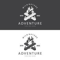 Lagerfeuer Logo, Verbrennung Lagerfeuer Holz und Feuer zum Camping retro Jahrgang Abenteuer Design vektor