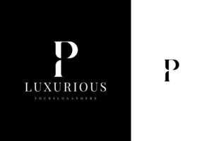 elegant einfach minimal Luxus serif Schriftart Alphabet Brief p Logo Design vektor