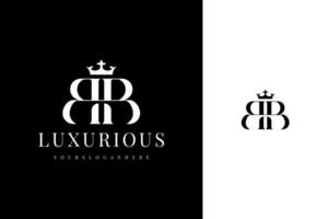 elegant einfach minimal Luxus serif Schriftart Alphabet doppelt Brief b Monogramm Logo Design mit Krone vektor