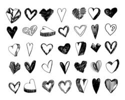 uppsättning av hand dragen hjärta. svart grunge klottra hjärtan. borsta stroke romantisk ikoner. hjärta klotter samling. penna teckning. vektor illustration isolerat på vit bakgrund