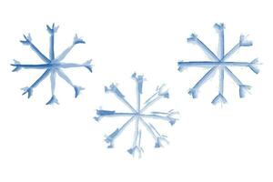 abstrakt hand dragen snöflingor i vattenfärg sätt. 3 klotter vinter- design element i trendig blå vektor