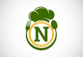 första alfabet n med kock hatt, sked och gaffel. modern vektor logotyp för Kafé, restaurang, matlagning företag, och företag identitet