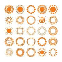 Vektor einstellen von Sonne und Sunburst Symbole. anders Typen Sonne Zeichnung Sammlung. Sommer Zahl Konzept. Symbole Satz.