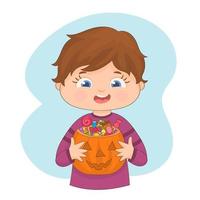 Junge hält einen geschnitzten Halloween-Kürbis-Eimer voller Süßigkeiten hoch vektor