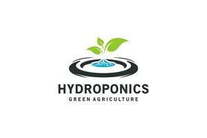 Grün hydroponisch Pflanze Logo Design mit modern Wasser fallen Konzept vektor