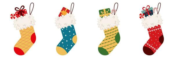 einstellen von bunt dekoriert Weihnachten Socken, Weihnachten Strümpfe, und sockenförmig Taschen zum Winter Urlaub Design. glücklich Neu Jahr. vektor