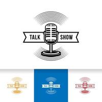 Podcast- oder Sänger-Gesangs-Karaoke-Logo mit Mikrofon und Vinyl-Symbol.
