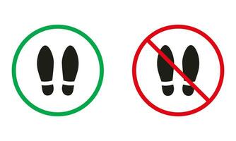 Schuhwerk erlaubt und verboten Kreis Symbol. Paar Schuh Warnung unterzeichnen. Nein beiläufig Schuh Silhouette Symbole Satz. isoliert Vektor Illustration.