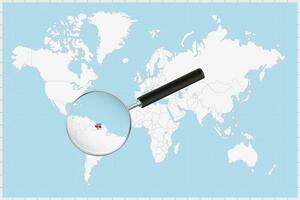 Vergrößerung Glas zeigen ein Karte von suriname auf ein Welt Karte. vektor