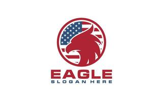 Adler oder Falke Kopf mit Amerika Flagge Logo. Vorlage zum Design Maskottchen, Etikett, Abzeichen, Emblem oder andere Branding. Vektor Illustration