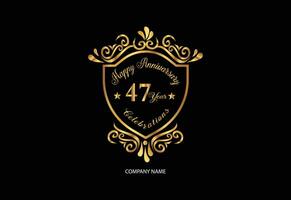 47 Jahrestag Feier Logo mit Handschrift golden Farbe elegant Design vektor