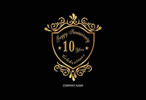 10 Jahrestag Feier Logo mit Handschrift golden Farbe elegant Design vektor
