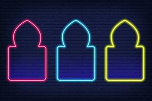 Ramadan islamisch rahmen. Vektor Neon- Bogen gestalten auf dunkel Hintergrund. Muslim Tür und Fenster. arabisch hell Vorlage Satz.