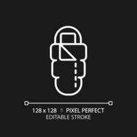 2d Pixel perfekt Weiß Schlafen Tasche Symbol, isoliert Vektor, editierbar Wandern Ausrüstung dünn Linie Illustration. vektor