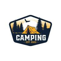 Camping draussen Abenteuer Vorlage. Zelt Lager Vektor Illustration.