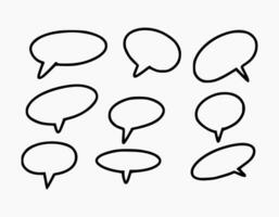 uppsättning av hand dragen Tal ballonger med tunn linje. enkel klotter för tecknad serie eller komisk. vektor design för kommunikation chatt. lämplig för dialog tecken och rena märka.