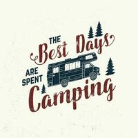 de bäst dagar är använt camping. vektor . begrepp för skjorta, logotyp, skriva ut, stämpel eller tee. årgång typografi design med camping trailer och skog silhuett. utomhus- äventyr Citat