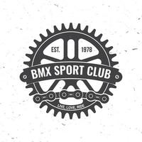 bmx extrem Sport Verein Abzeichen. Vektor. Konzept zum Shirt, Logo, drucken, Briefmarke, Tee mit Kettenrad, Kette. Jahrgang Typografie Design mit bmx Kettenrad und Kette Silhouette. vektor