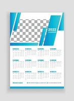 en sida väggkalender design 2022. väggkalender design 2022. nyårskalender design 2022. veckan börjar på måndag. mall för årskalender 2022 vektor