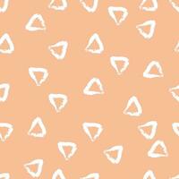 einfach nahtlos Vektor Muster mit Hand gezeichnet irregulär Dreiecke auf Pfirsich Flaum Hintergrund. freihändig geometrisch drucken Ideal zum Stoff, Textil, Verpackung Papier. Gekritzel Dreiecke Design