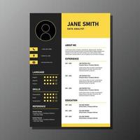 svart och gul kreativ CV -design vektor