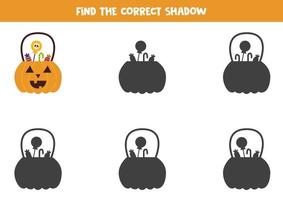 Finden Sie den richtigen Schatten der Halloween-Laterne. logisches Puzzle für Kinder. vektor