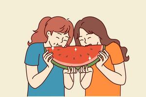 zwei wenig Mädchen sind Essen Wassermelone und Lachen, genießen groß Stück von Süss erfrischend Frucht. Kinder sind freunde und zusammen genießen kalt Snack mit Wassermelone im heiß Sommer- Wetter vektor