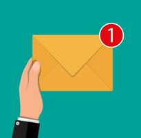 Papier Briefumschlag Brief mit Zähler Benachrichtigung im Hand. Mail SMS Botschaft Symbol. ungelesen Email Botschaft. Vektor Illustration im eben Stil