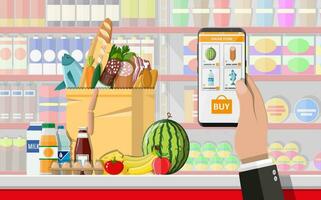 hand innehav smartphone med handla app. matvaror leverans. internet ordning. uppkopplad supermarket. interiör Lagra inuti. drycker, mat, frukter, mejeri Produkter. vektor illustration i platt stil