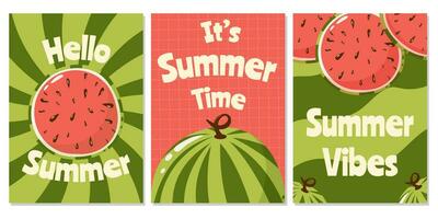 uppsättning av retro abstrakt posters med vattenmelon. sommar trendig vektor illustration med säsong text. för baner, kort, flygblad, webb design, a4 formatera.