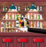 dricka etablering. interiör av pub, Kafé eller bar. bar disken, stolar och hyllor med alkohol flaskor. glasögon, lampa. trä- dekor. vektor illustration i platt stil