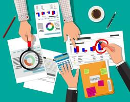 Hand mit Vergrößerung Glas und Taschenrechner, Analyse von finanziell Bericht. finanziell Prüfung Konzept. Berechnung. Prüfung MwSt Verfahren. Geschäft Hintergrund. Vektor Illustration im eben Design