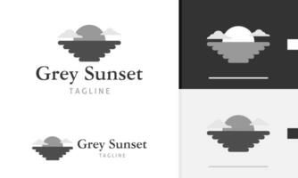 Logo Design Symbol von geometrisch einfarbig schwarz Weiß Sonnenuntergang Sonnenaufgang Meer Ozean mit Sonne und Wolken vektor