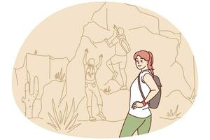 glücklich Frau Wandern im Berge. lächelnd Mädchen genießen aktiv Reise auf Wochenende. Sport und Natur. Vektor Illustration.