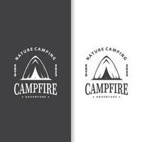 camping logotyp vild skog design utomhus- äventyr illustration av träd och enkel tält vektor