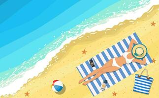 kvinnor liggande på strand och solbad med sommar Tillbehör och hav surfa nära dem. vektor illustration i platt stil