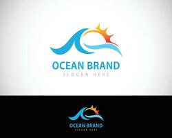 Ozean Logo kreativ Sommer- Sonne Wasser Welle Logo Illustration Vektor