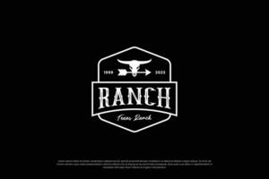 Jahrgang Etikette Longhorn, Büffel, Stier Logo Design. das Vieh Ranch Logo Vorlage. vektor