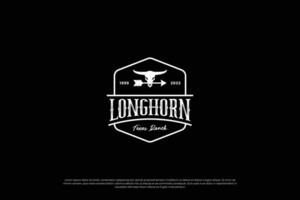 Longhorn Büffel, Stier, Kuh Logo Design. Ranch Abzeichen Vorlage. vektor