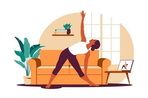 Online-Training. Frau macht Yoga zu Hause. Anschauen von Tutorials auf einem Laptop. Sportübung in einem gemütlichen Interieur. Vektor-Illustration. eben. vektor