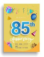 85 .. Jahre Jahrestag Einladung Design, mit Geschenk Box und Luftballons, Band, bunt Vektor Vorlage Elemente zum Geburtstag Feier Party.