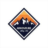 årgång äventyr bricka. camping emblem logotyp med berg illustration i retro hipster stil. vektor